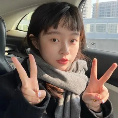 偷偷接吻